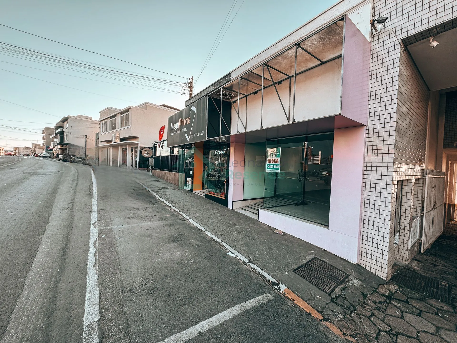 PONTO COMERCIAL - EM FRENTE AO BOB`S , EM MAFRA 