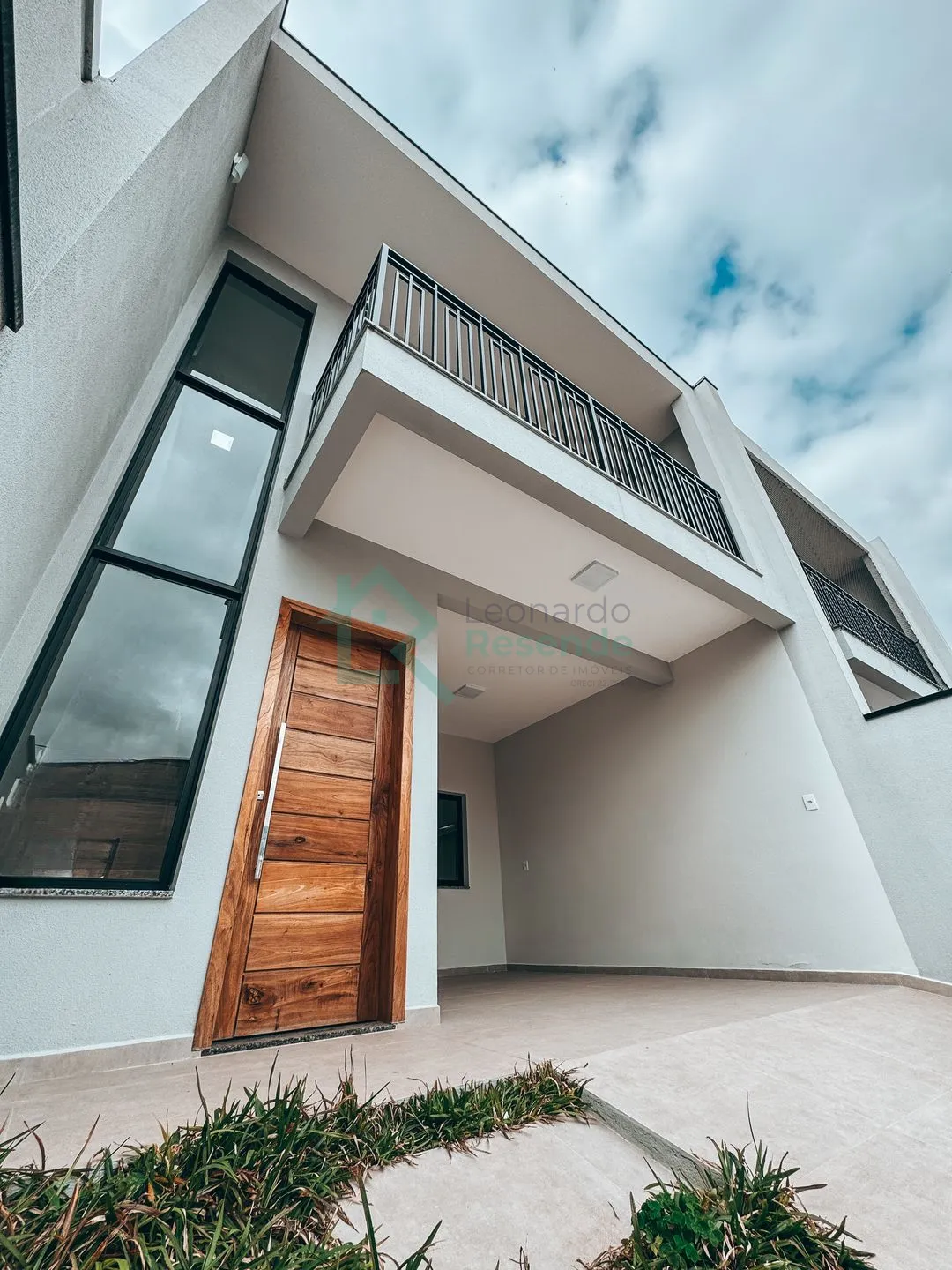 DUPLEX NOVO MOBILIADO NO CENTRO DE RIO NEGRO PR