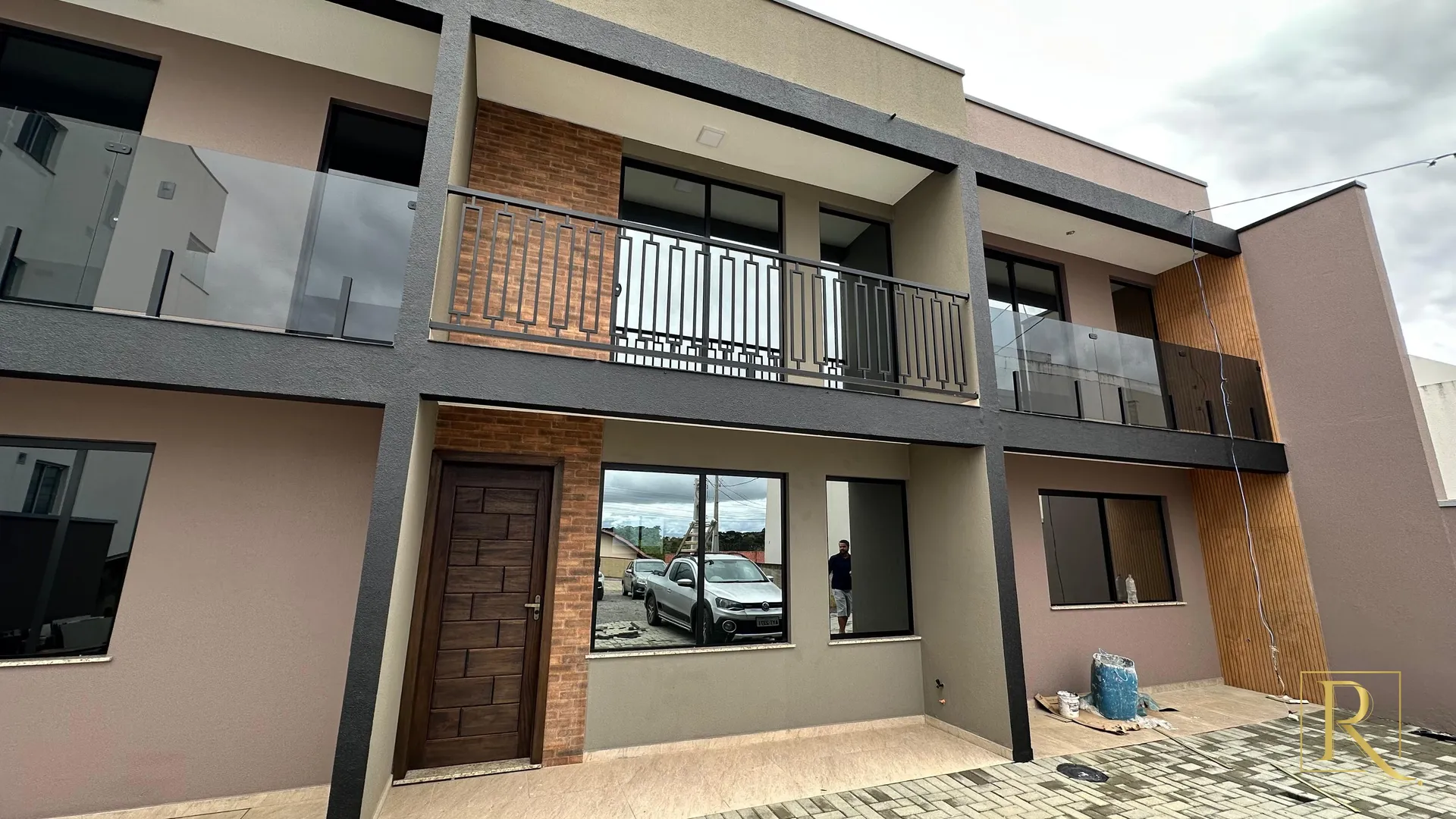 Sobrado à Venda no bairro Restinga
