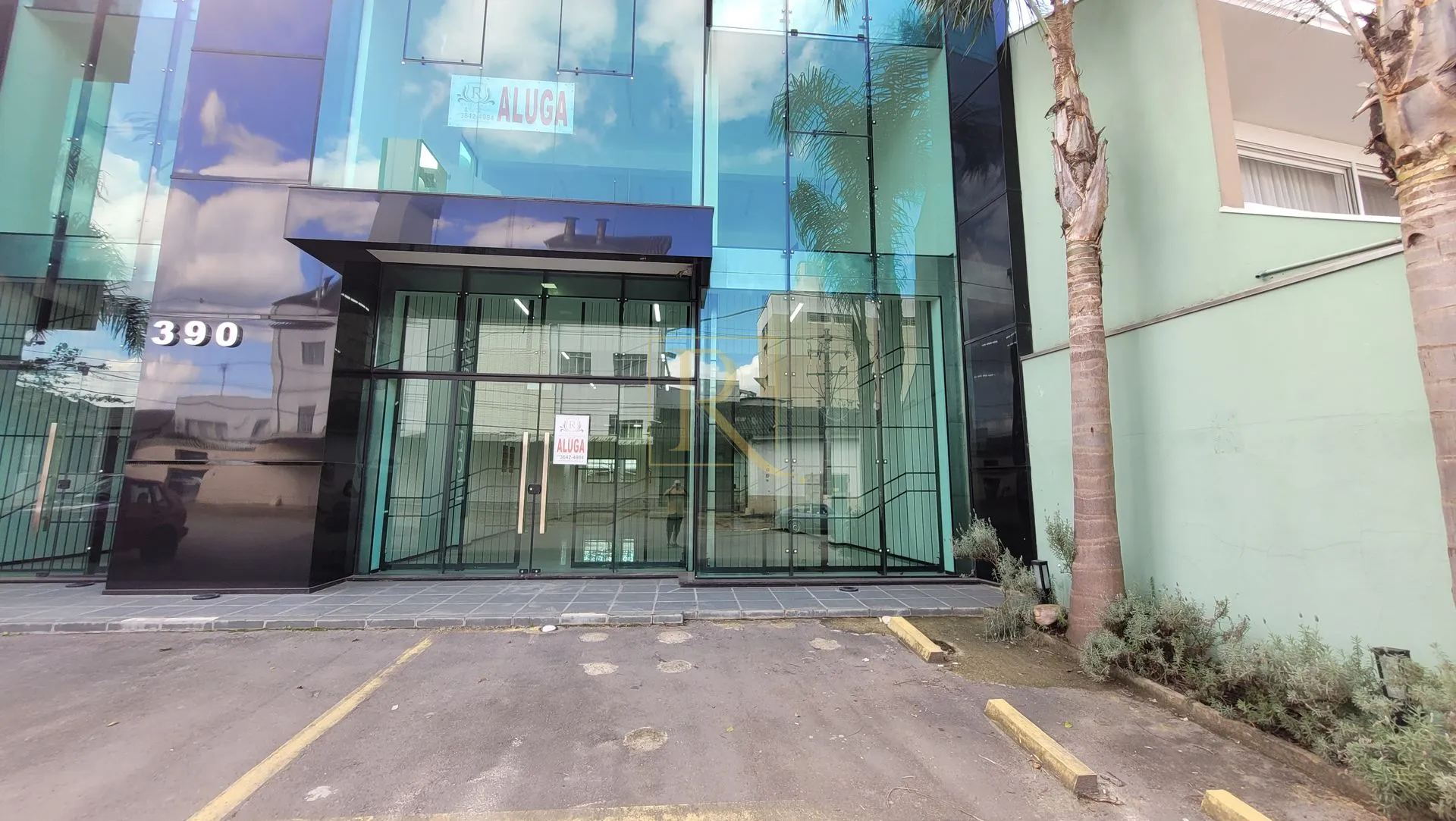 Sala comercial térrea a locação no bairro Vila Nova