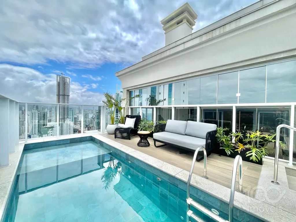 Cobertura no Edifício Hamptons Village em Balneário Camboriú com Vista Mar