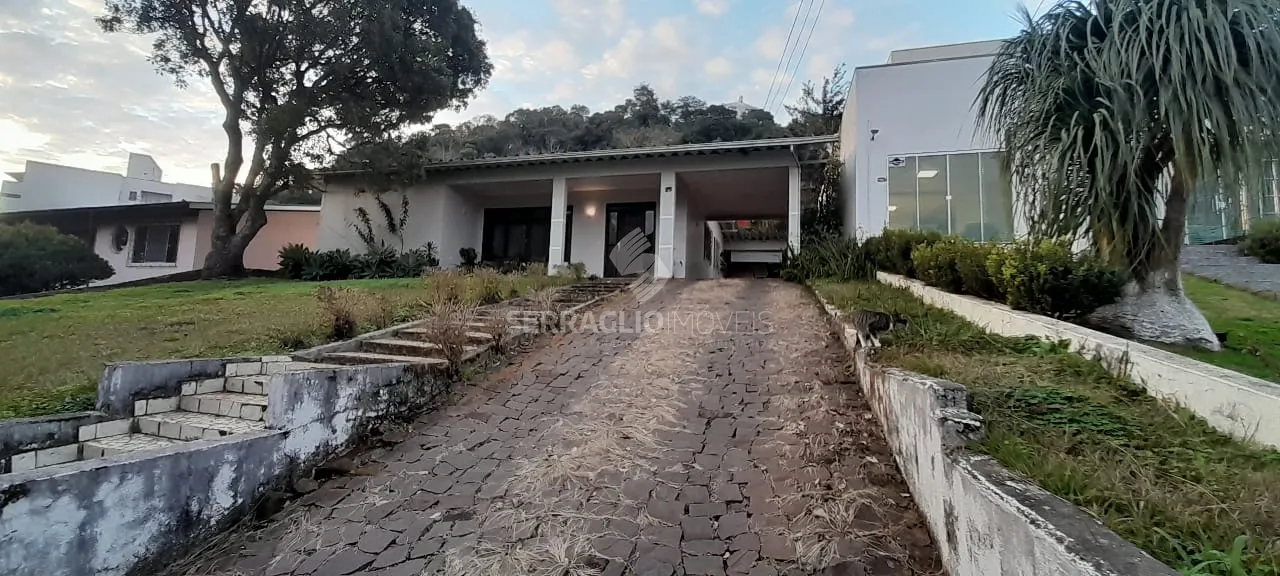 CASA Á VENDA PRÓXIMO AO QUARTEL