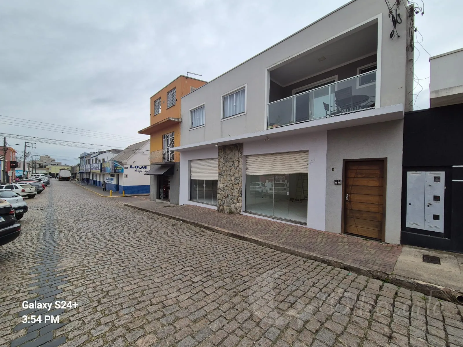 Aluga-se Sala Comercial no Centro 