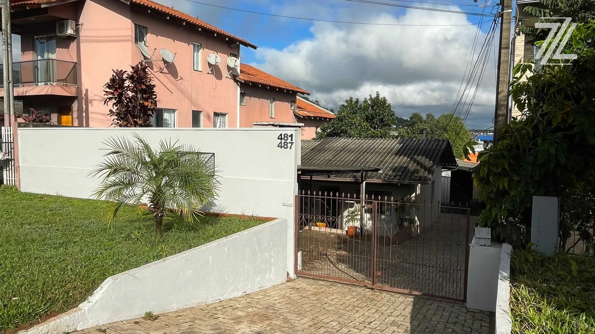 TERRENO COM 2 CASAS À VENDA NO BAIRRO ALVORADA